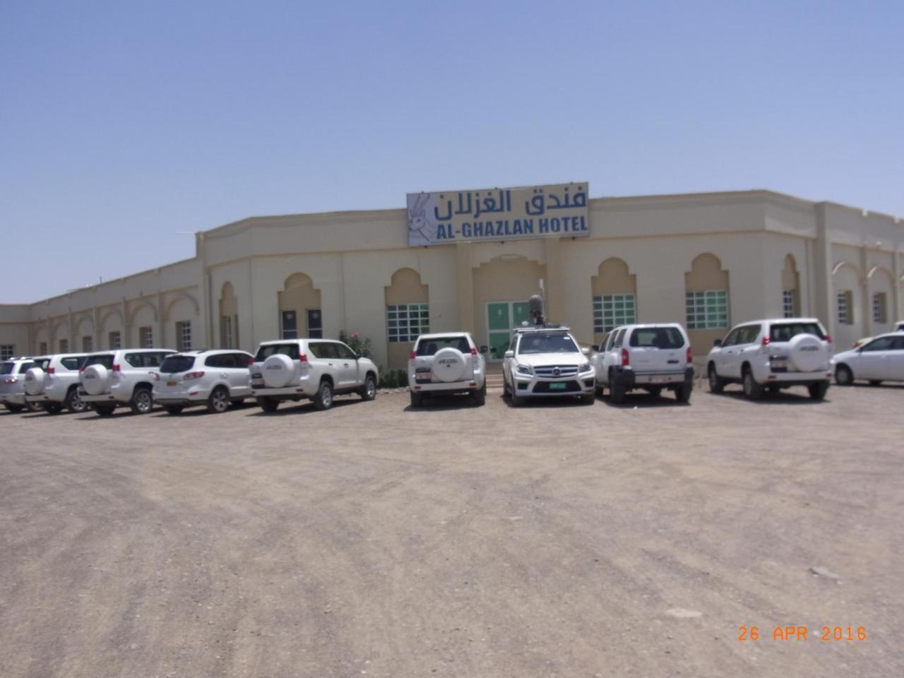 Al Ghazlan Hotel Sinaw Ruddah Exteriér fotografie